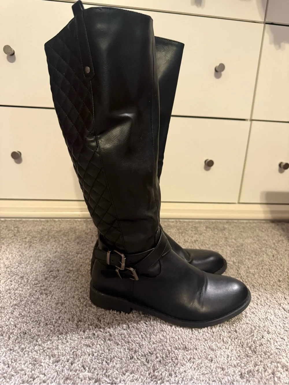 Vepose Black Quilted Over-the-Knee Buckle Boots